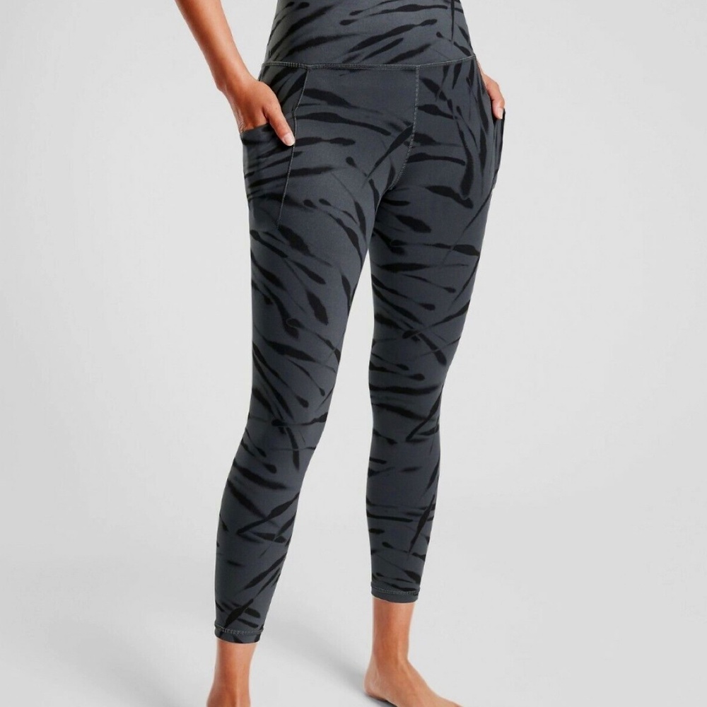 ATHLETA Salutation Stash Pocket II 7/8 Cropped Capri Tight Zebra Stripe Size: XS